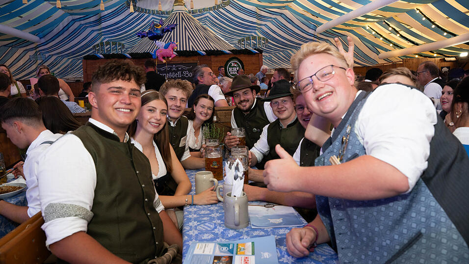 Die Partybilder vom Mittwoch, 12. August, aus dem Festzelt Wenisch. Die Partybilder vom Mittwoch, 12. August, aus dem Festzelt Wenisch.