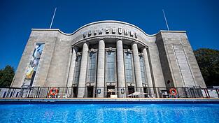 Die Volksbühne hat eine Veranstaltung mit dem Verein Eoto abgesagt. Die Volksbühne hat eine Veranstaltung mit dem Verein Eoto abgesagt.