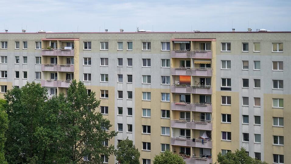 In der Marchwitzastra&szlig;e steht der erste Plattenbau des Bezirks.
