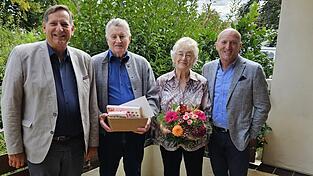 Nachträglich gratulierten Bürgermeister Franz Aster und stellvertretender Landrat Franz Gassner.