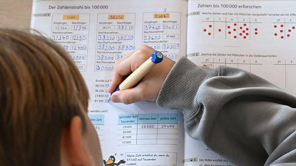 Wenn das Konzentrieren schwerfällt, lassen die Leistungen im Unterricht oft nach. (Symbolbild) Wenn das Konzentrieren schwerfällt, lassen die Leistungen im Unterricht oft nach. (Symbolbild)