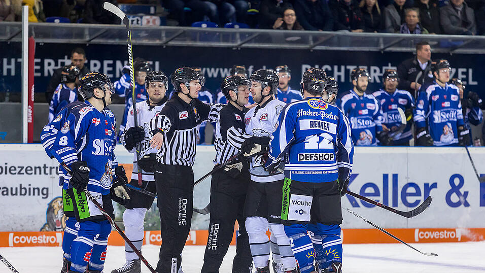 Die Straubing Tigers hatten die Thomas Sabo Ice Tigers N&uuml;rnberg zu Gast.