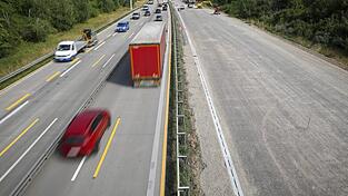 Das Autobahnnetz in Deutschland ist insgesamt rund 13.200 Kilometer lang. Sanierungsbedarf gibt es reichlich. Das Autobahnnetz in Deutschland ist insgesamt rund 13.200 Kilometer lang. Sanierungsbedarf gibt es reichlich.