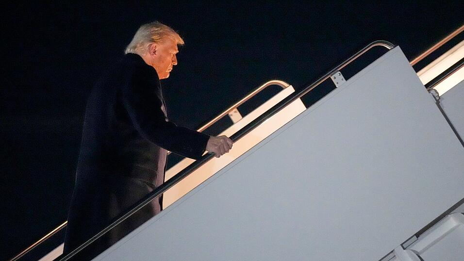 Trump ist zu seiner Asien-Reise aufgebrochen. Trump ist zu seiner Asien-Reise aufgebrochen.