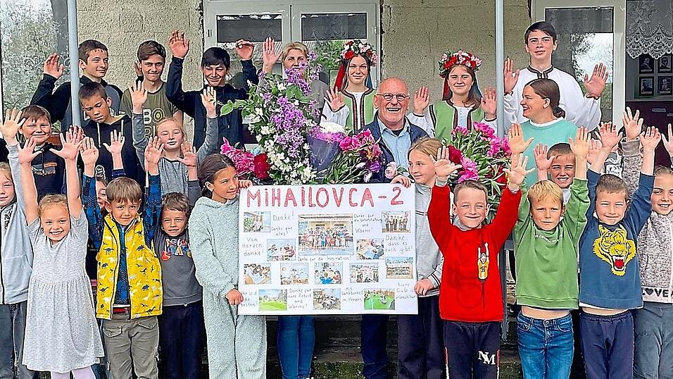 Überschwängliche Dankbarkeit herrscht bei den armen Kindern im Kindertageszentrum „Bonvulentia“ im Dorf Mihailovka in Moldawien, das seit über 25 Jahren mit Spenden aus Schierling und Umgebung finanziert wird. Überschwängliche Dankbarkeit herrscht bei den armen Kindern im Kindertageszentrum „Bonvulentia“ im Dorf Mihailovka in Moldawien, das seit über 25 Jahren mit Spenden aus Schierling und Umgebung finanziert wird.