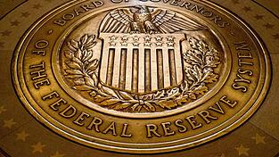 Die US-Notenbank h&auml;lt den Leitzins stabil. (Archivbild)