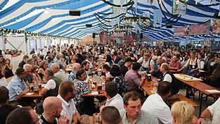 Das Rottenburger Volksfest findet immer am letzten Juni-Wochenende statt - der Termin soll bleiben, allerdings soll es nicht mehr bis Montag, sondern nur noch bis Sonntag dauern. Das Rottenburger Volksfest findet immer am letzten Juni-Wochenende statt - der Termin soll bleiben, allerdings soll es nicht mehr bis Montag, sondern nur noch bis Sonntag dauern.
