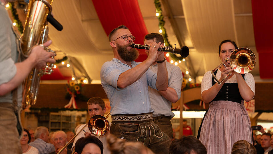 Die Partybilder vom Sonntag, 20. August 2023, aus dem Festzelt Greindl. Die Partybilder vom Sonntag, 20. August 2023, aus dem Festzelt Greindl.