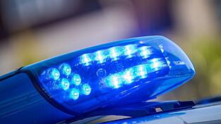 Laut Polizei ist zunächst unklar, ob eine Gewalttat vorliegt. (Symbolbild)