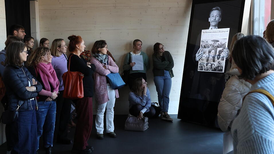 Im Anschluss an die Vorträge bekamen die Lehrkräfte eine Führung durch die Attenkofer Akademie, die die Geschichte des Verlags und die Bedeutung von Medien zeigt. 