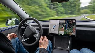 Es ist in Europa das erste Shuttle-Projekt, bei dem Teslas mit der Software &laquo;Full Self-Driving (&Uuml;berwacht)&raquo; fahren (Archivbild)