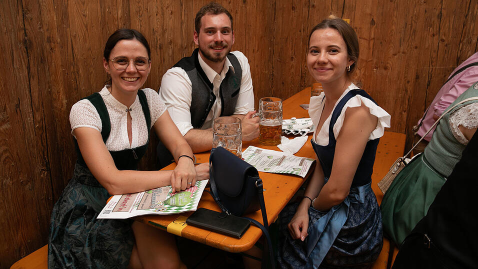 Echte Blasmusikfans lie&szlig;en sich den Montagabend im Festzelt Weckmann nicht entgehen.