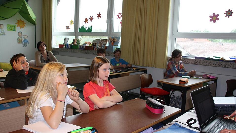 Peter und Anna versuchten sich als Fotografen und hielten die besondere Schulstunde in Bildern fest. Peter und Anna versuchten sich als Fotografen und hielten die besondere Schulstunde in Bildern fest.