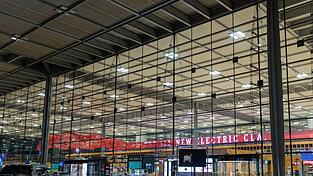 Der Flugverkehr wurde nach der Sichtung für knapp zwei Stunden eingestellt. Der Flugverkehr wurde nach der Sichtung für knapp zwei Stunden eingestellt.