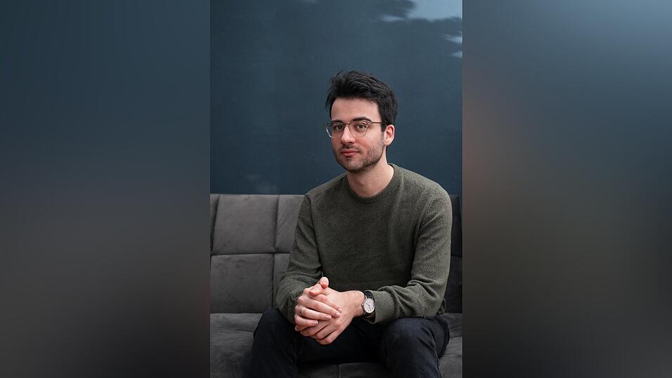 Journalist Gregor Schmalzried blickt erstaunlich optimistisch in die Zukunft mit KI.