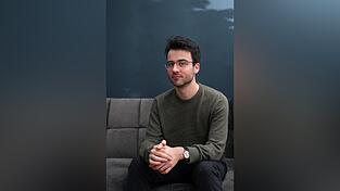 Journalist Gregor Schmalzried blickt erstaunlich optimistisch in die Zukunft mit KI. Journalist Gregor Schmalzried blickt erstaunlich optimistisch in die Zukunft mit KI.