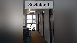 Der Staat übernimmt soziale Verantwortung. Der Staat übernimmt soziale Verantwortung.