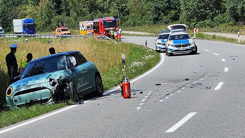 Beide Beteiligten wurden bei dem Unfall schwer verletzt. Beide Beteiligten wurden bei dem Unfall schwer verletzt.