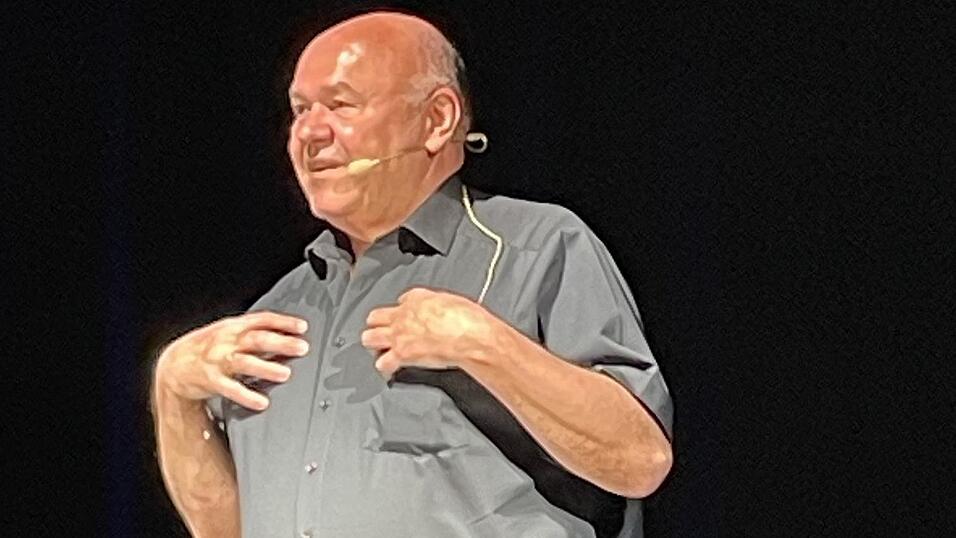 Toni Lauerer machte sich in Landau &uuml;bers &Auml;lter werden lustig.