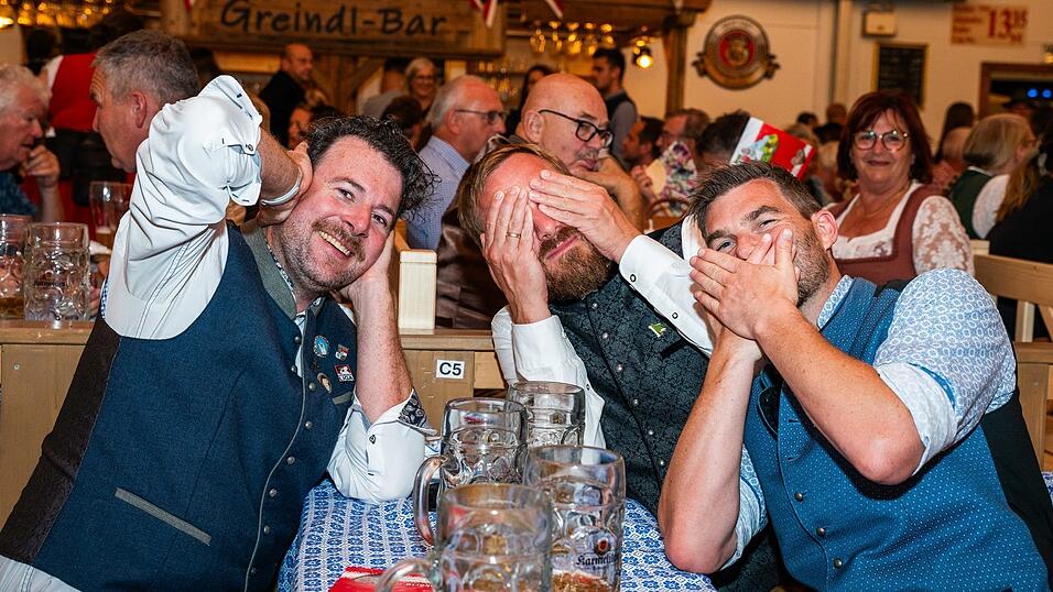 Die Partybilder vom Montag, 17. August, aus dem Festzelt Greindl. Die Partybilder vom Montag, 17. August, aus dem Festzelt Greindl.
