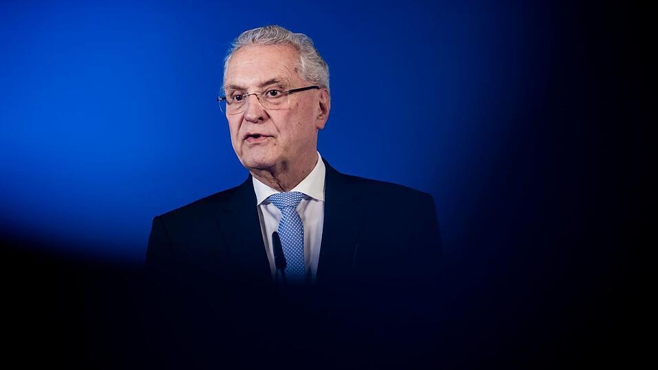 Bayerns Innenminister Joachim Herrmann (CSU) äußert sich zu innen- und sicherheitspolitischen Themen. (Archiv) Bayerns Innenminister Joachim Herrmann (CSU) äußert sich zu innen- und sicherheitspolitischen Themen. (Archiv)