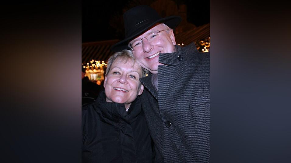 Am Donnerstagabend ist der Landshuter Christkindlmarkt eröffnet worden. Am Donnerstagabend ist der Landshuter Christkindlmarkt eröffnet worden.