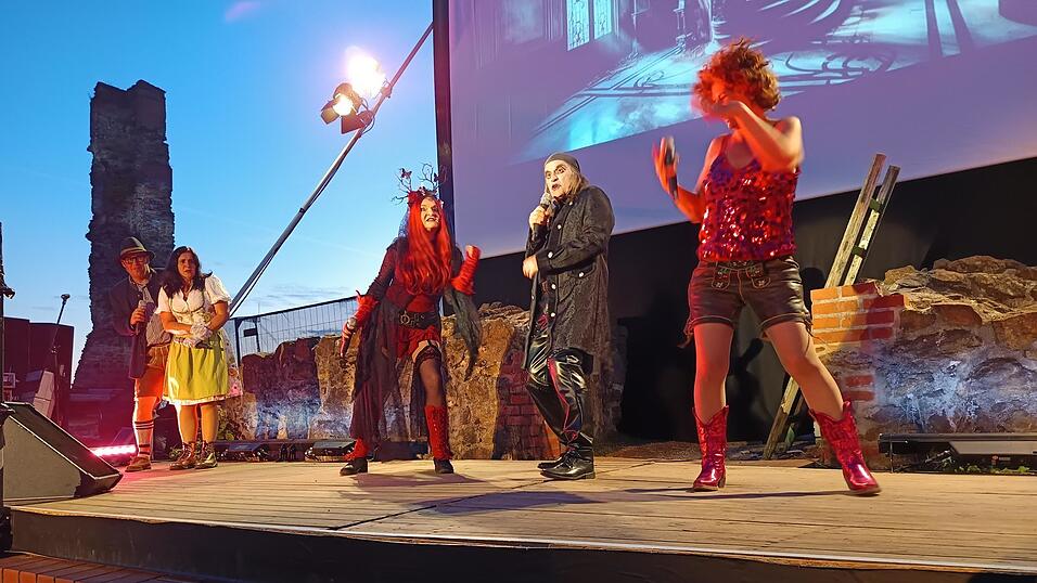 Toni und Vroni gruseln sich vor Magda, Ritsch Ratsch und Reserl.