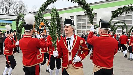 Ab dem Jahreswechsel beginnen die Vorbereitungen auf die nächste Schäfflersaison in der Dreirosenstadt für den Fasching 2027. Dann stehen vom 22. Januar bis 9. Februar wieder mehr als 100 Auftritte an.