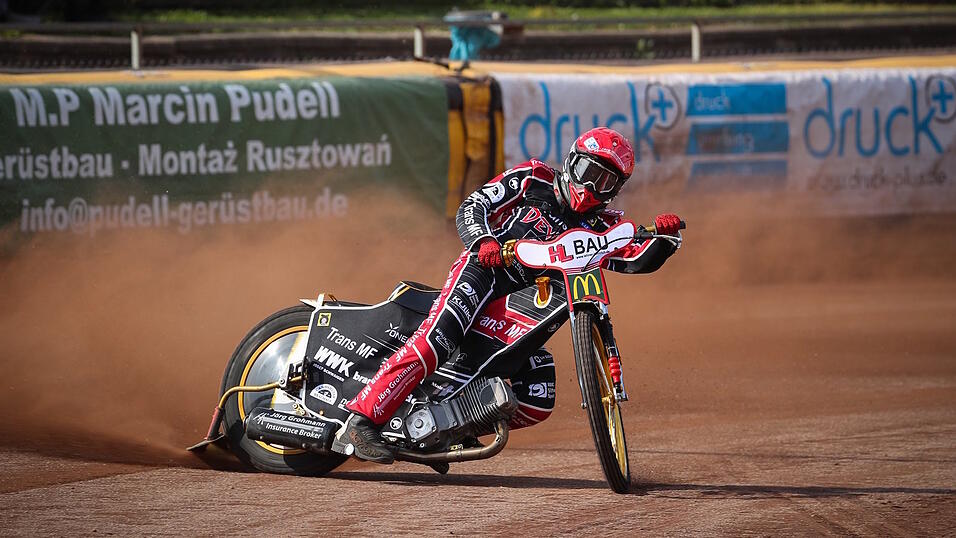 In Schr&auml;glage staubt&rsquo;s: Norick Bl&ouml;dorn hat vom nationalen Verband die Tages-Wildcard f&uuml;r den Grand Prix in Landshut erhalten. Wenn&rsquo;s gut l&auml;uft, ist f&uuml;r den 21-J&auml;hrigen durchaus ein Platz im Mittelfeld drin.