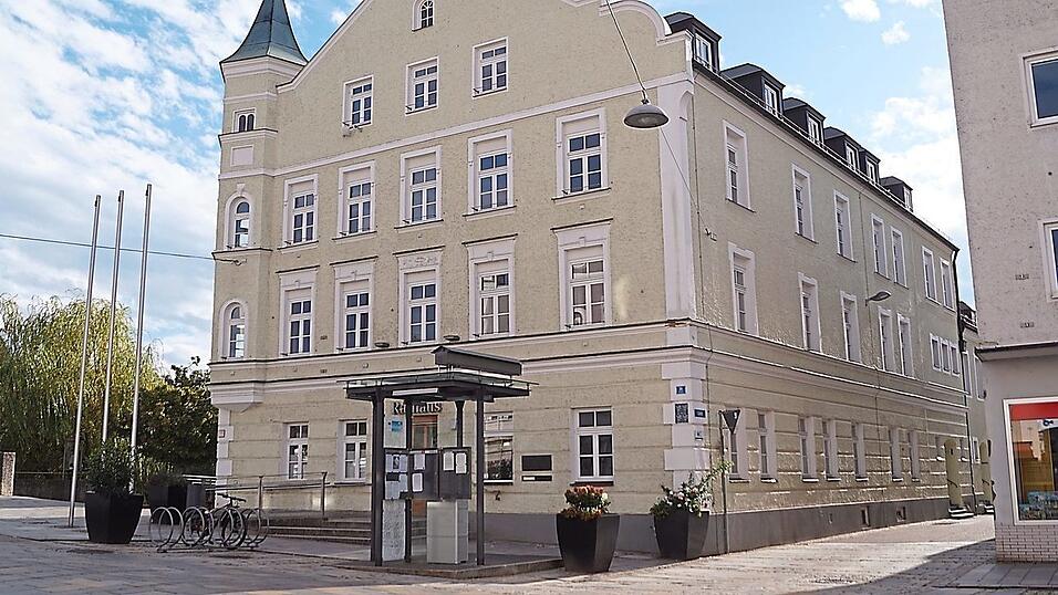 Das Rathaus und die restliche Stadtverwaltung sollen bereits 2035 treibhausgasneutral arbeiten.