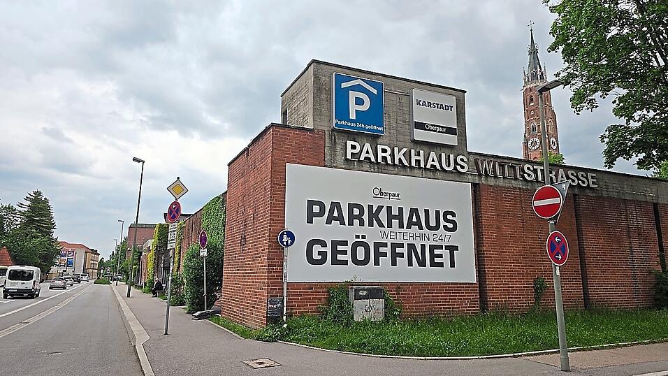 Das Parkhaus an der Wittstra&szlig;e soll abgerissen, teilsaniert und erweitert werden - wom&ouml;glich mit einem Supermarkt im Erdgeschoss.