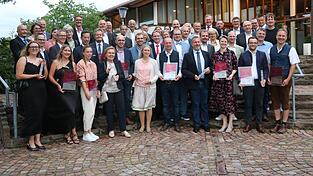 Strahlende Gesichter gab es jede Menge bei der Gründerpreis-Verleihung im Sparkassen-Tagungszentrum in Landshut. In insgesamt acht verschiedenen Kategorien wurden niederbayerische Unternehmen ausgezeichnet.