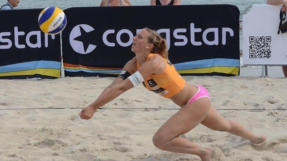 Foto: Dieter Nagel).Beim Smart Beach Super Cup in Binz auf R&uuml;gen kam NawaRo Straubings Kapit&auml;n Natascha Niemczyk mit ihrer Interimspartnerin Jenny Heinemann auf Platz neun (