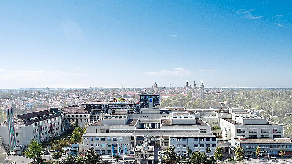 Bereits das sechste Jahr in Folge wurde das Klinikum Straubing von Focus Gesundheit als eines der 100 besten der etwa 2000 Krankenhäuser in Deutschland ausgezeichnet. Bereits das sechste Jahr in Folge wurde das Klinikum Straubing von Focus Gesundheit als eines der 100 besten der etwa 2000 Krankenhäuser in Deutschland ausgezeichnet.