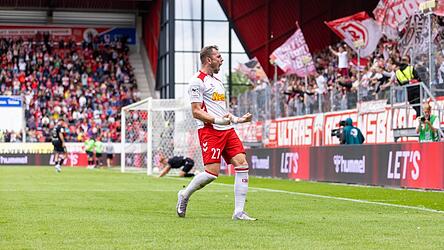 Die Entscheidung wird von Hermes geliefert: Der 25-Jährige trifft zum 3:0, nachdem auch seine beiden Sturmkollegen bereits gegen den in der 3. Liga noch torlosen Vorjahresmeister der Regionalliga Bayern getroffen hatten.