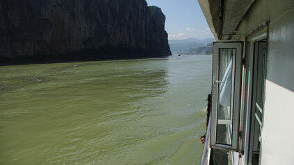 Imke und Andy fahren auf dem längsten Fluss Chinas, dem Jangtse. Imke und Andy fahren auf dem längsten Fluss Chinas, dem Jangtse.