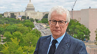 Ken Follett vor dem Kapitol. Washington ist auch einer der Schauplätze seines neuen Romans. Ken Follett vor dem Kapitol. Washington ist auch einer der Schauplätze seines neuen Romans.