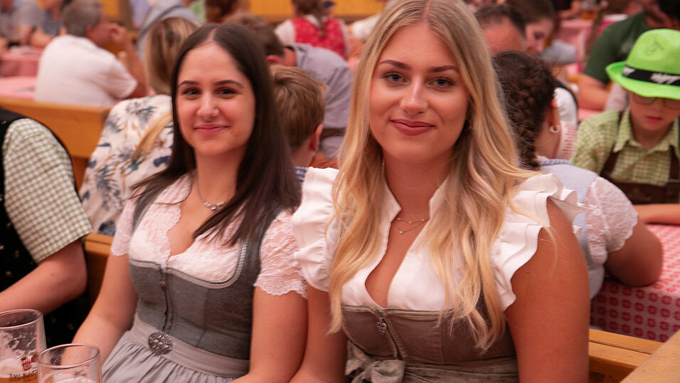 Die Partybilder vom Sonntag, 10. August, aus dem Festzelt Krönner. Die Partybilder vom Sonntag, 10. August, aus dem Festzelt Krönner.