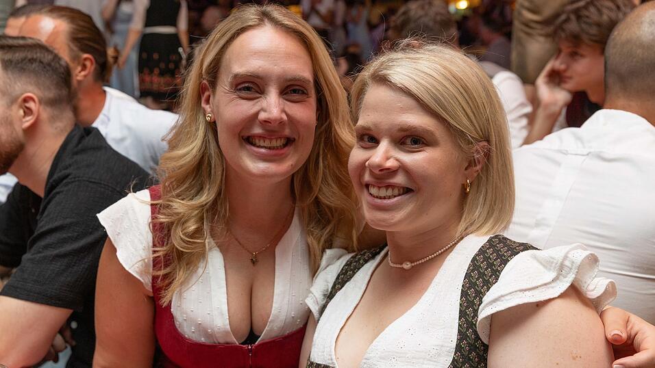 Die Partybilder vom Dienstag, 11. August, aus dem Festzelt Greindl. Die Partybilder vom Dienstag, 11. August, aus dem Festzelt Greindl.