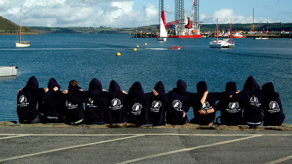 Die Thor Heyerdahl segelt wieder. Das 'Klassenzimmer unter Segeln' (KUS) ist zum vierten Mal unterwegs. 32 Schüler aus Deutschland sind 190 Tage auf dem Atlantik unterwegs. Die Thor Heyerdahl segelt wieder. Das 'Klassenzimmer unter Segeln' (KUS) ist zum vierten Mal unterwegs. 32 Schüler aus Deutschland sind 190 Tage auf dem Atlantik unterwegs.