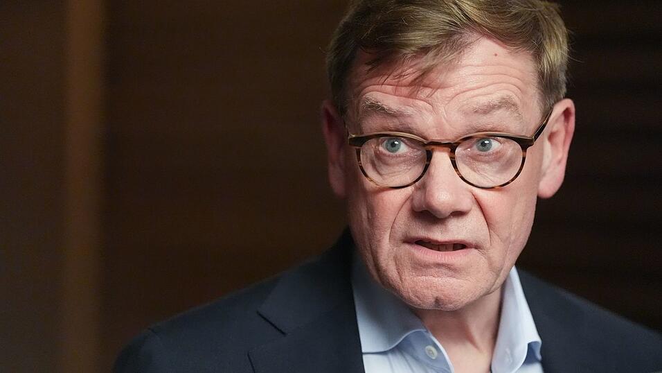 Außenminister Johann Wadephul (CDU) äußert sich in Tel Aviv nach einem Treffen mit seinem israelischen Amtskollegen Gideon Saar optimistisch zur weiteren Umsetzung des Nahost-Friedensprozesses. Außenminister Johann Wadephul (CDU) äußert sich in Tel Aviv nach einem Treffen mit seinem israelischen Amtskollegen Gideon Saar optimistisch zur weiteren Umsetzung des Nahost-Friedensprozesses.