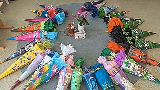 Die Schultüte steht bei der Einschulung im Mittelpunkt - so auch in der Grundschule Bruckberg-Gündlkofen am Schulstandort in Bruckberg. Die Schultüte steht bei der Einschulung im Mittelpunkt - so auch in der Grundschule Bruckberg-Gündlkofen am Schulstandort in Bruckberg.