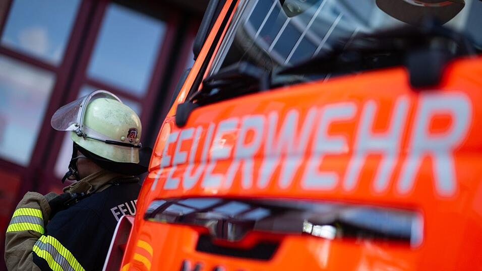 Die Freiwillige Feuerwehr war durch einen vorherigen Einsatz in der Nähe und schnell vor Ort. (Symbolbild) Die Freiwillige Feuerwehr war durch einen vorherigen Einsatz in der Nähe und schnell vor Ort. (Symbolbild)