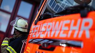 Die Freiwillige Feuerwehr war durch einen vorherigen Einsatz in der Nähe und schnell vor Ort. (Symbolbild) Die Freiwillige Feuerwehr war durch einen vorherigen Einsatz in der Nähe und schnell vor Ort. (Symbolbild)