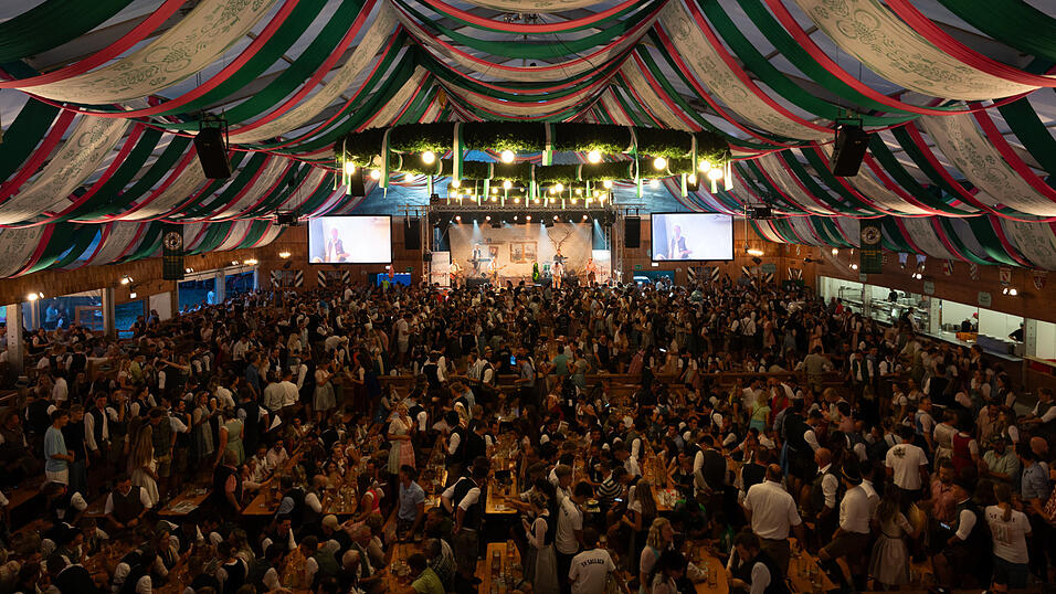 Die Partybilder vom Samstag, 17. August, aus dem Festzelt Weckmann. Die Partybilder vom Samstag, 17. August, aus dem Festzelt Weckmann.