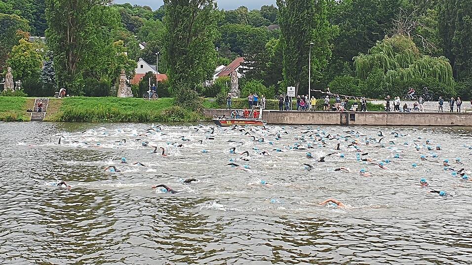 Zum Start ging es in die Donau. Zum Start ging es in die Donau.