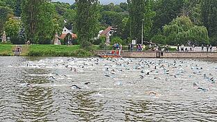 Zum Start ging es in die Donau.