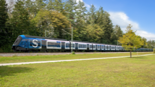 Die neuen 200 Meter langen S-Bahn-Züge sind komplett durchgängig und bieten mehr als 1 800 Fahrgästen Platz.