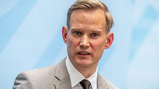 Hendrik Streeck stellt klar: Ihm geht es in der Debatte nicht ums Sparen. (Archivbild) Hendrik Streeck stellt klar: Ihm geht es in der Debatte nicht ums Sparen. (Archivbild)