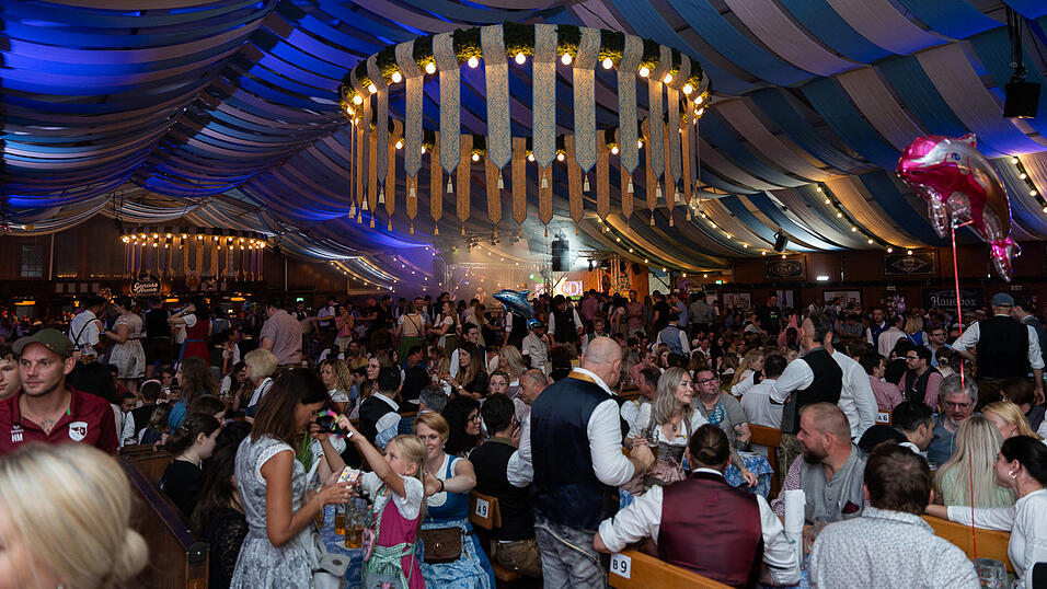 Die Partybilder vom Samstag, 12. August 2023, aus dem Festzelt Wenisch. Die Partybilder vom Samstag, 12. August 2023, aus dem Festzelt Wenisch.